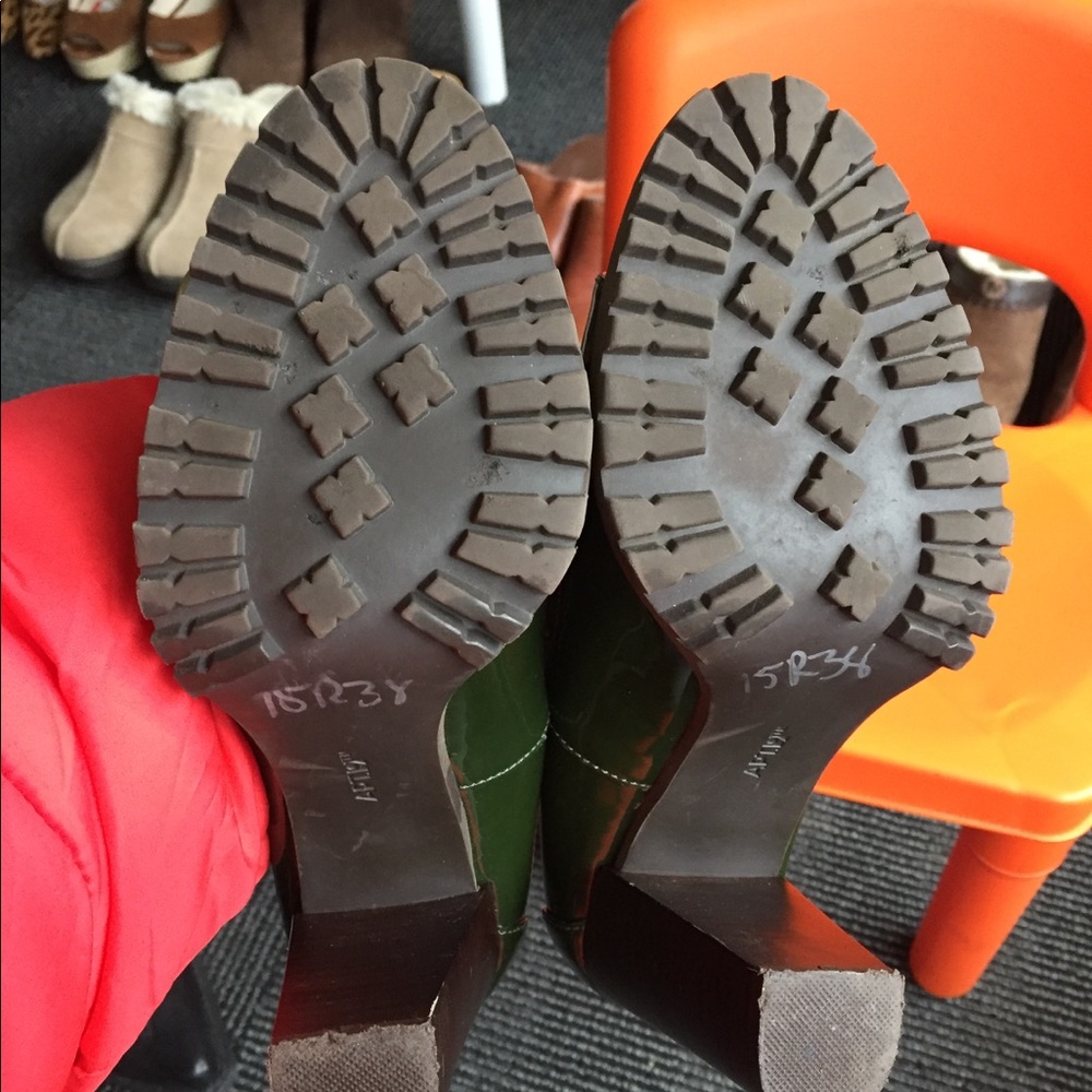 Pumps - Picture 4 of 5